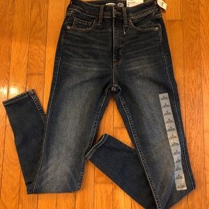 NEW Old navy Women’s skinny jeans size (0)